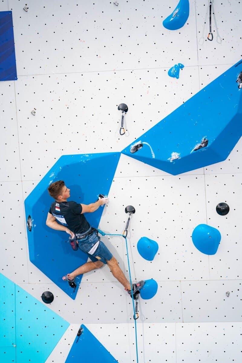 Lead climbing a blue competition route at the European Games in Kraków
