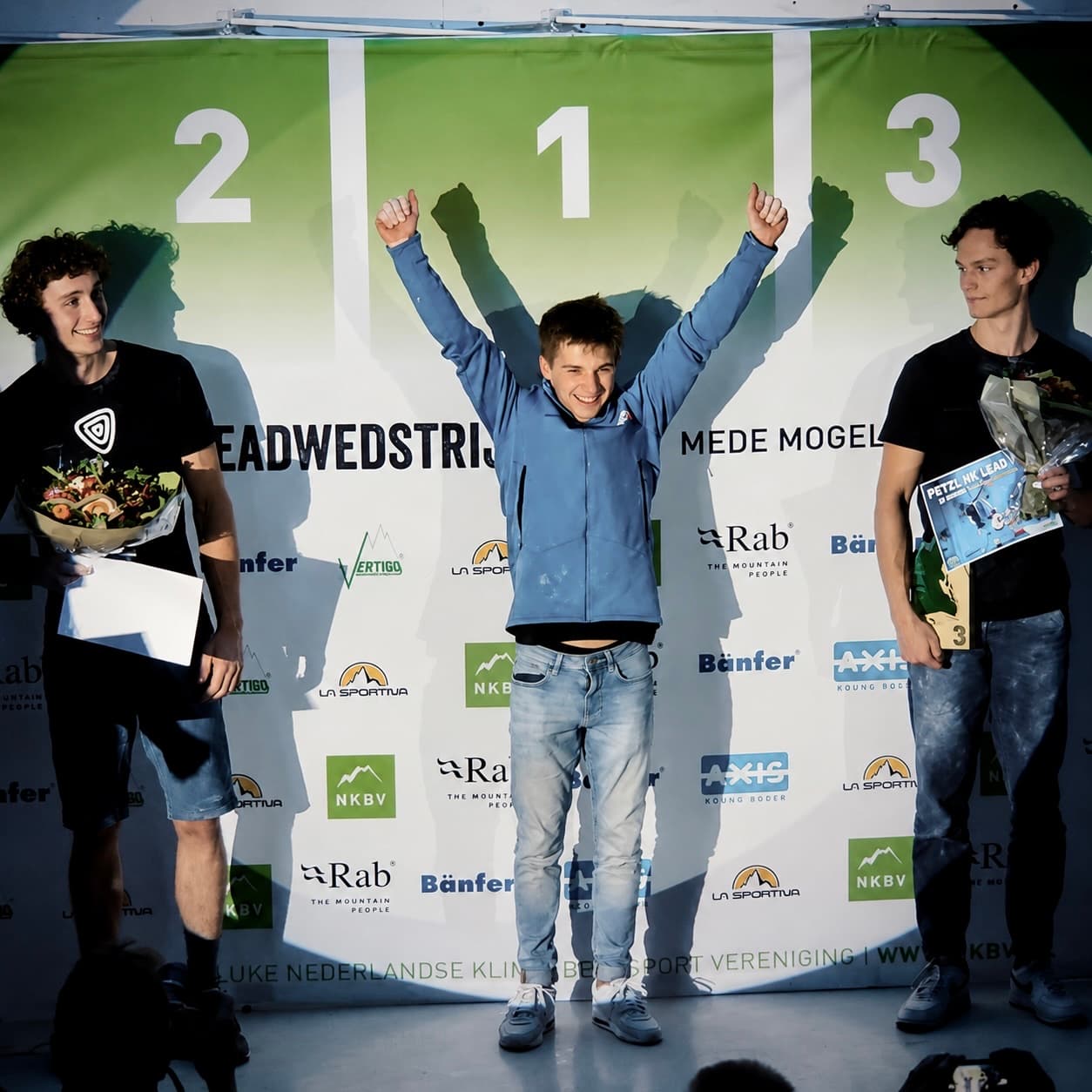 Eerste plaats gevierd op het podium van het NK Lead